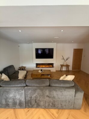 Smart TV, fireplace, video games - Best stay in the bay (Dalgety Bay)