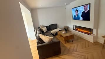 Smart TV, fireplace, video games