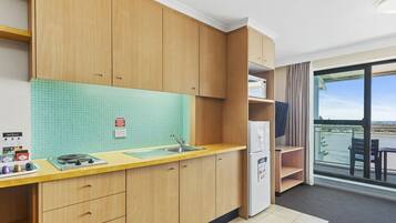 Lave-vaisselle, cafetiÚre/bouilloire, bouilloire électrique, grille-pain