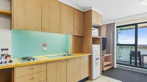 Dishwasher, coffee/tea maker, electric kettle, toaster - The Entrance Waterfront Apartment 505 (The Entrance)