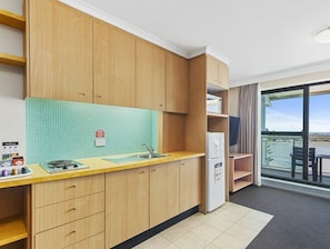 Dishwasher, coffee/tea maker, electric kettle, toaster