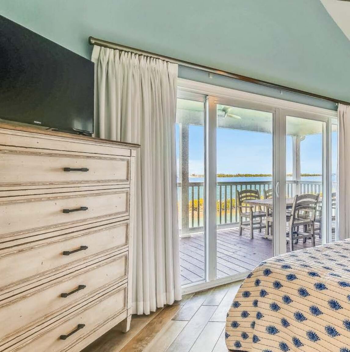 4 habitaciones, tabla de planchar con plancha, wifi y ropa de cama 