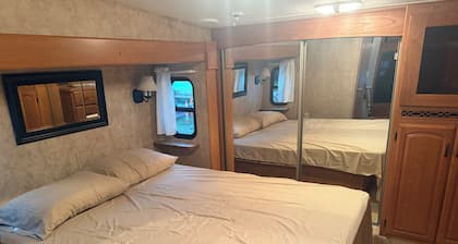 Fantastic RV with AC in Muskegon