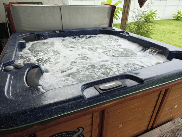 Bain à remous extérieur