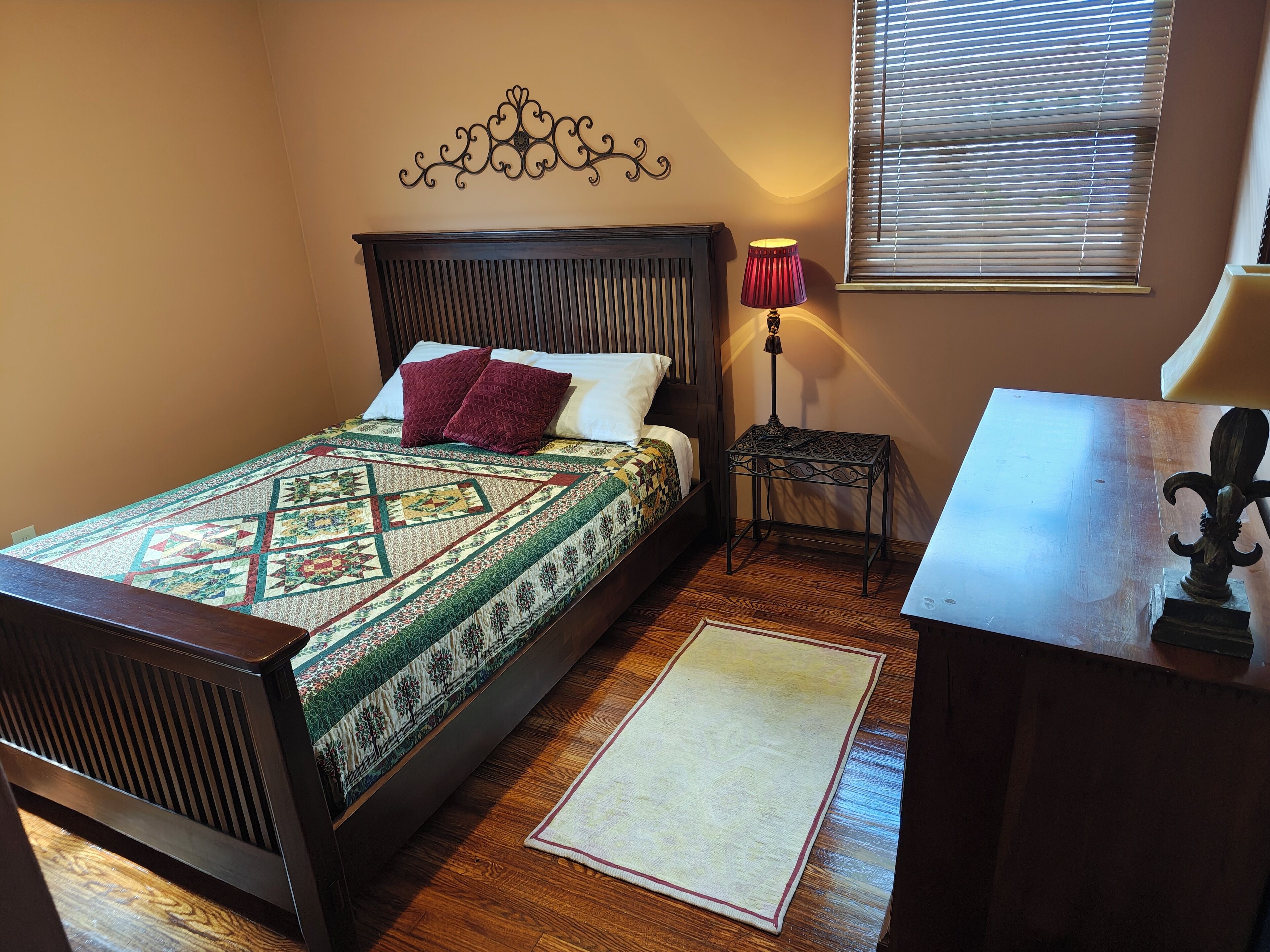 2 bedrooms, desk, iron/ironing board, WiFi