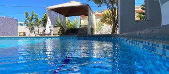  Villa Deluxe, Poolside, Mountain views, 3Bed, Sitting and dining indoor/outdoor