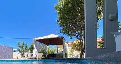 Villa Deluxe, Poolside, Mountain views, 3Bed, Sitting and dining indoor/outdoor