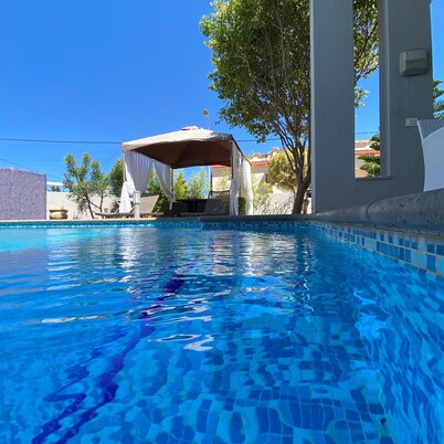  Villa Deluxe, Poolside, Mountain views, 3Bed, Sitting and dining indoor/outdoor