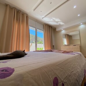 3 bedrooms, iron/ironing board, WiFi, bed sheets - Villa Deluxe, Poolside, Mountain views, 3Bed, Sitting and dining indoor/outdoor (Bizerte)