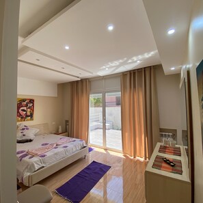 3 bedrooms, iron/ironing board, WiFi, bed sheets - Villa Deluxe, Poolside, Mountain views, 3Bed, Sitting and dining indoor/outdoor (Bizerte)