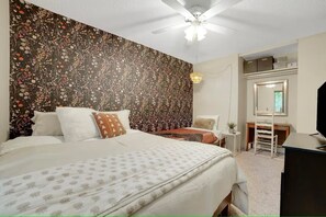 Iron/ironing board, WiFi, bed sheets