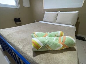 3 chambres, fer et planche à repasser, Wi-Fi gratuit, draps fournis