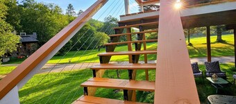 Cozy cabin >> Hottub, WiFi, AC. Easy access to outdoors activities year around