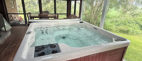 Indoor spa tub
