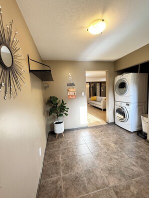 Interior - Charming 2-bedroom 1-bathroom basement suite in Langley with Free Parking (Langley)