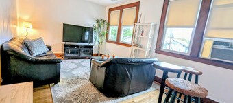 Charming 2-bedroom house with Wi-Fi, AC in marvelous New London CT