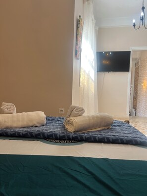 3 bedrooms, iron/ironing board, travel cot, free WiFi