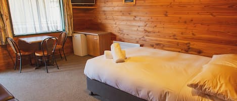 Double Room | Desk, laptop workspace, free WiFi