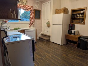 Mikroaaltouuni, uuni, liesi, astianpesukone