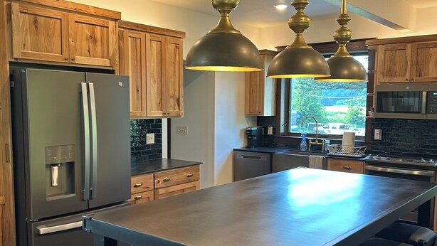 Microwave, oven, stovetop, dishwasher - A Peaceful Driftless Farm Stay Awaits Near A Trout Stream (Muscoda)