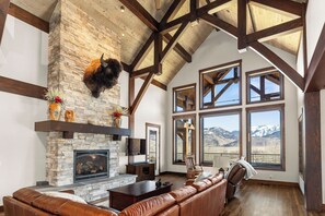 المنشأة من الداخل