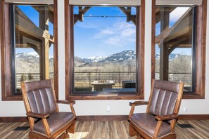 المنشأة من الداخل