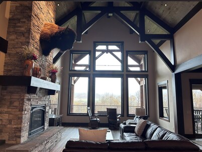 Luxury 5BR Lodge in Star Valley, Views +Trailer Space Near Jackson Hole