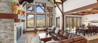 Luxury 5BR Lodge in Star Valley, Views +Trailer Space Near Jackson Hole