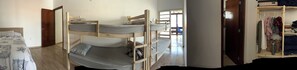 Tabla de planchar con plancha, wifi y ropa de cama