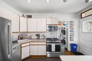 Micro-ondes, four, plaque de cuisson, lave-vaisselle