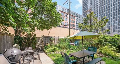 1910 Charming Historic Flat - Walk to Beach & Loyola!