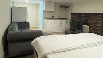 1 habitación, tabla de planchar con plancha, wifi y ropa de cama