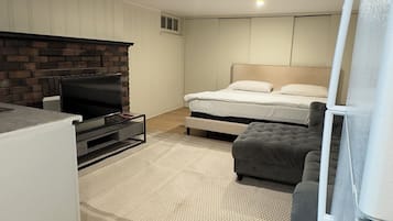 1 bedroom, iron/ironing board, WiFi, bed sheets