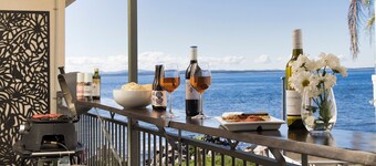 Sandy Point Escape - waterfront apartment, walk into pristine waters, walk to beach