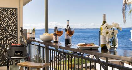 Sandy Point Escape - waterfront apartment, walk into pristine waters, walk to beach