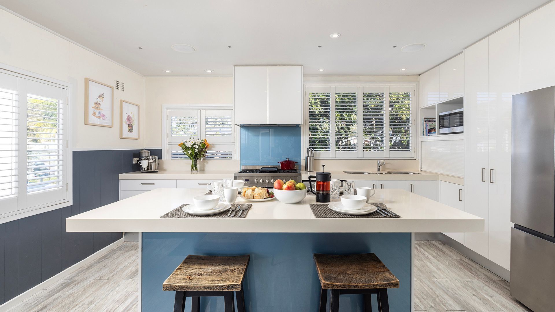 Refrigerador, microondas, horno, placa de cocina