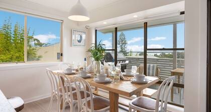 Lakeview Retreat – a spacious and stylish two-storey home designed for relaxed holiday living