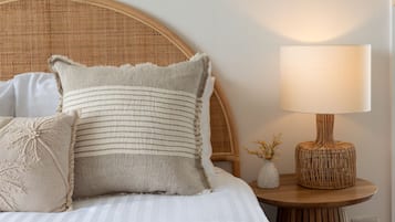 4 slaapkamers, een bureau, een strijkplank/strijkijzer, reisbedje