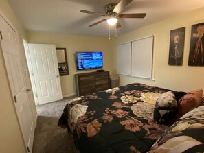 2 chambres, fer et planche à repasser, Wi-Fi, draps fournis