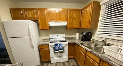 king and Queen 2-bedroom townhome near downtown Greensboro with WiFi, AC