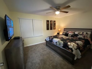 Iron/ironing board, WiFi, bed sheets