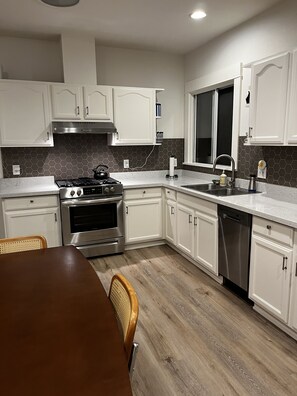 Fridge, oven, stovetop, dishwasher