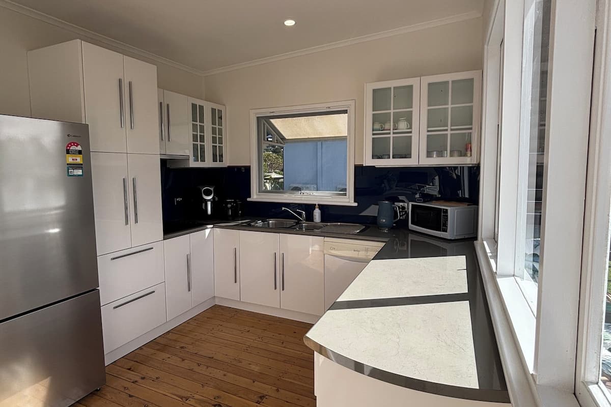 Residenza Comfort | Cucina privata | Frigorifero con congelatore, microonde, forno, piano cottura