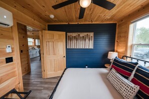 2 Schlafzimmer, Reisekinderbett, kostenloses WLAN, Bettwäsche