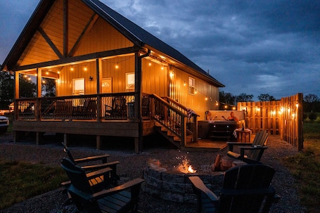 Outdoor spa tub. HOT TUB~Dog Friendly Cabin~Fishing~River boat ramp~20 Min to Lake Cumberland