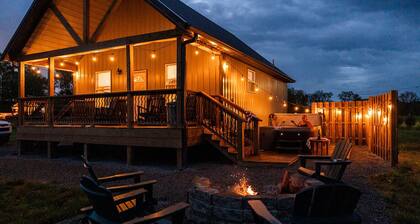 HOT TUB~Dog Friendly Cabin~Fishing~River boat ramp~20 Min to Lake Cumberland