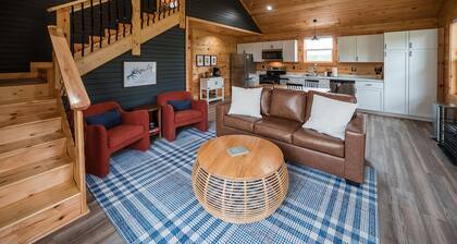 HOT TUB~Dog Friendly Cabin~Fishing~River boat ramp~20 Min to Lake Cumberland