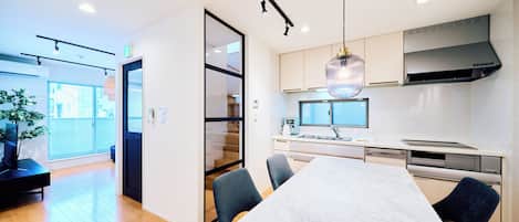 Basic Apartment | In-room dining