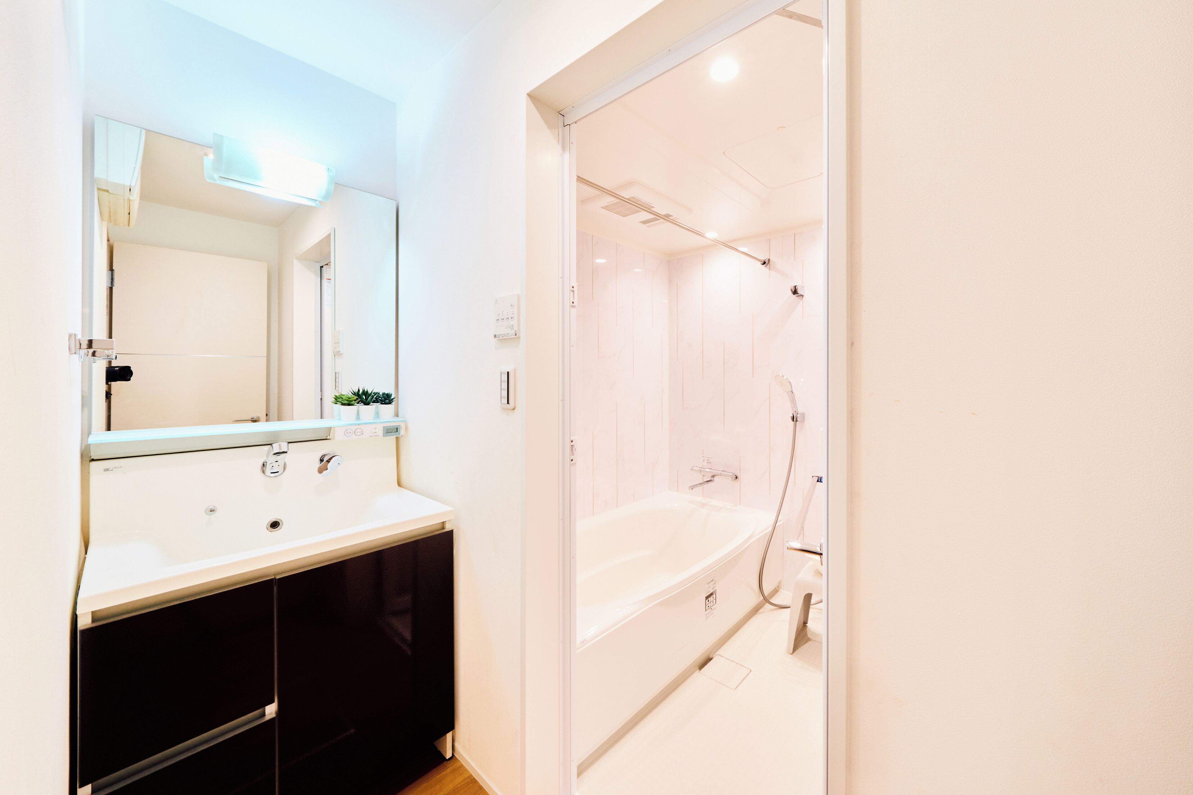 Basic Apartment | Bathroom | Slippers