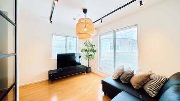 Basic Apartment | Living area